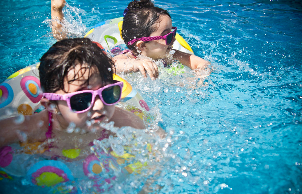 kids swimming